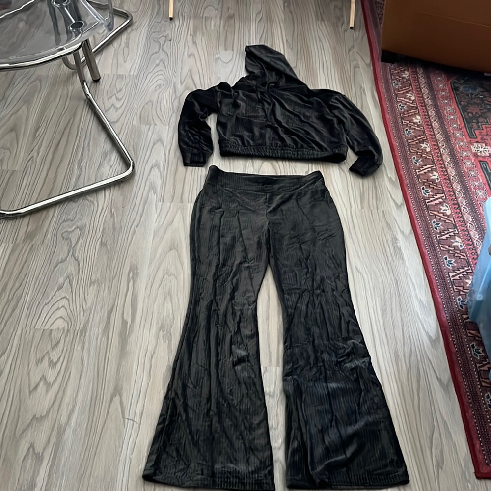 No Boundaries velour set Juniors L (11-13) NWOT